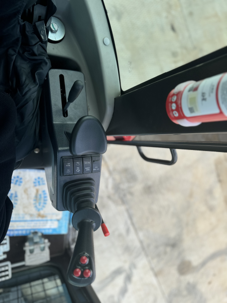 Мини-экскаватор QUADTRAC E40 PRO (4т, кабина, A/C, квикаплер, бур, 3 ковша) HV Market