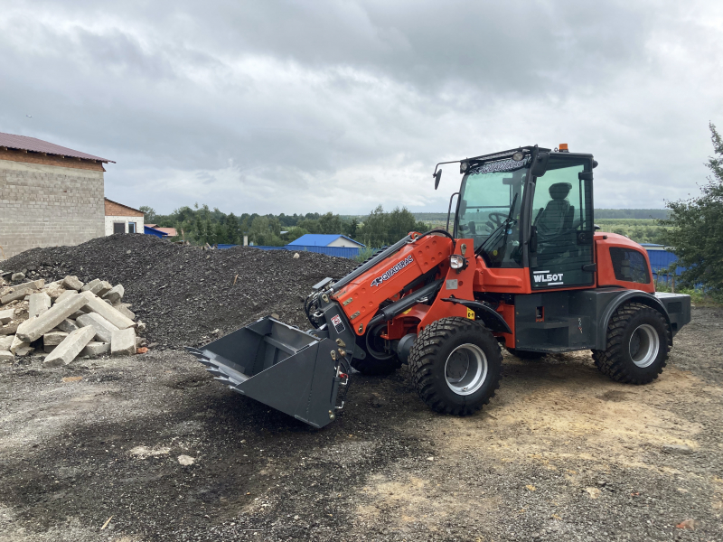 Мини-погрузчик QUADTRAC WL50T (1500 кг, 4500 мм)